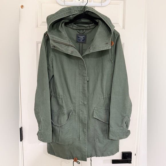Abercrombie & Fitch Jackets & Blazers - Abercrombie & fitch Olive green Hooded jacket with Pockets